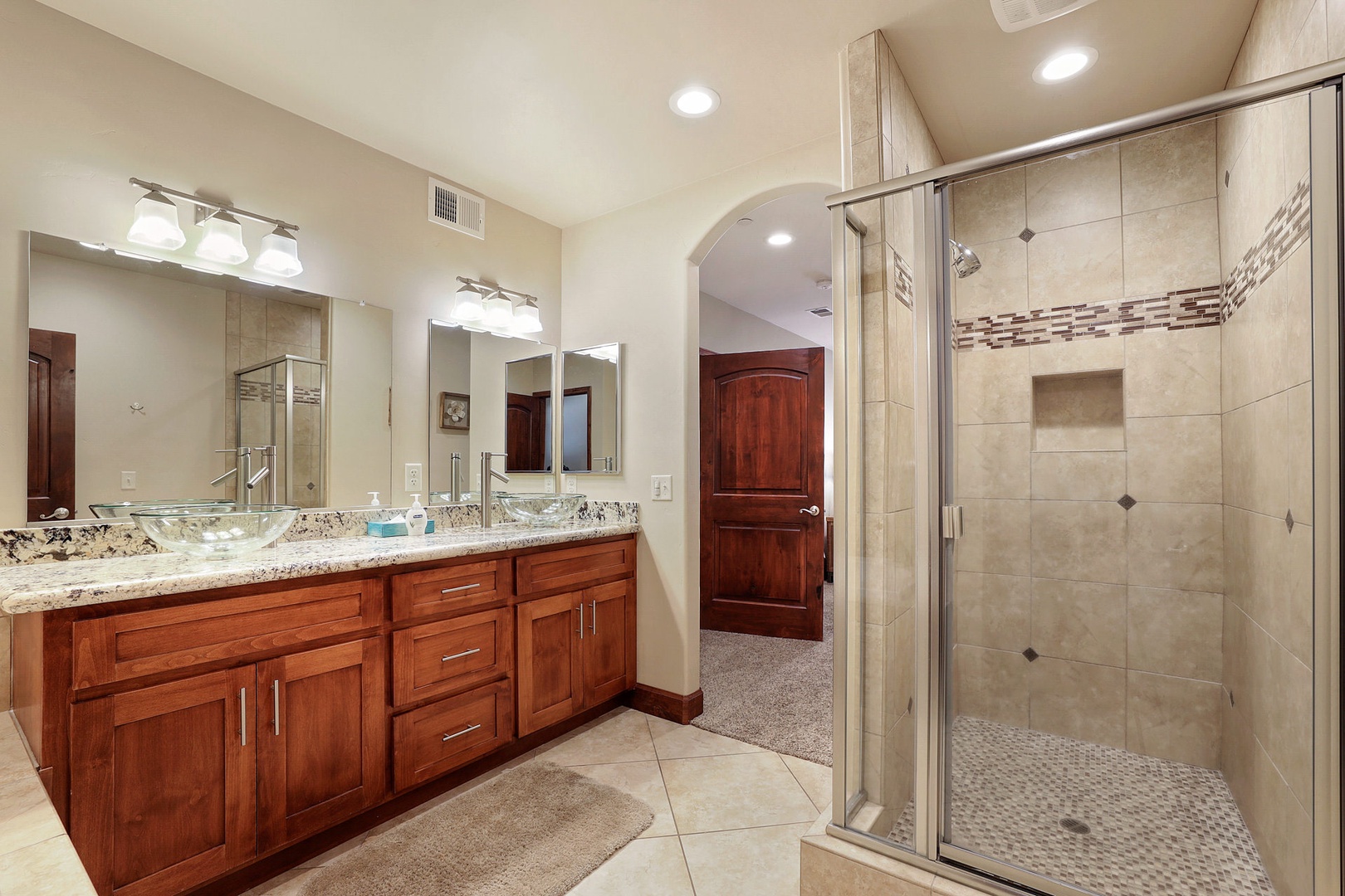 Master bathroom: large with double sinks