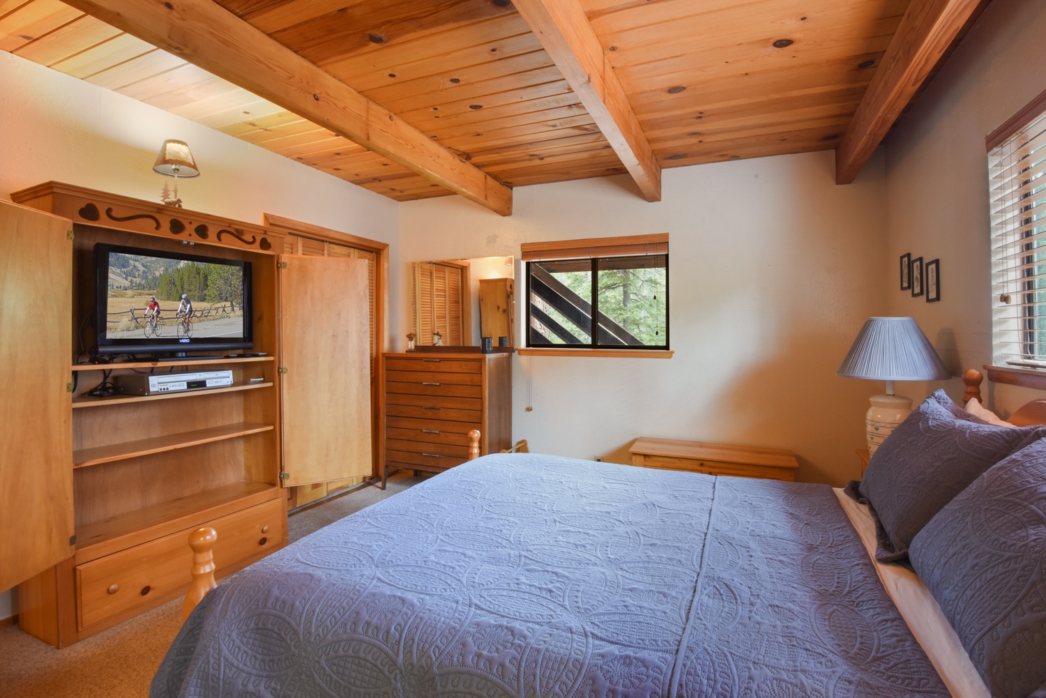 Bedroom 4 with Queen bed, TV and en-suite