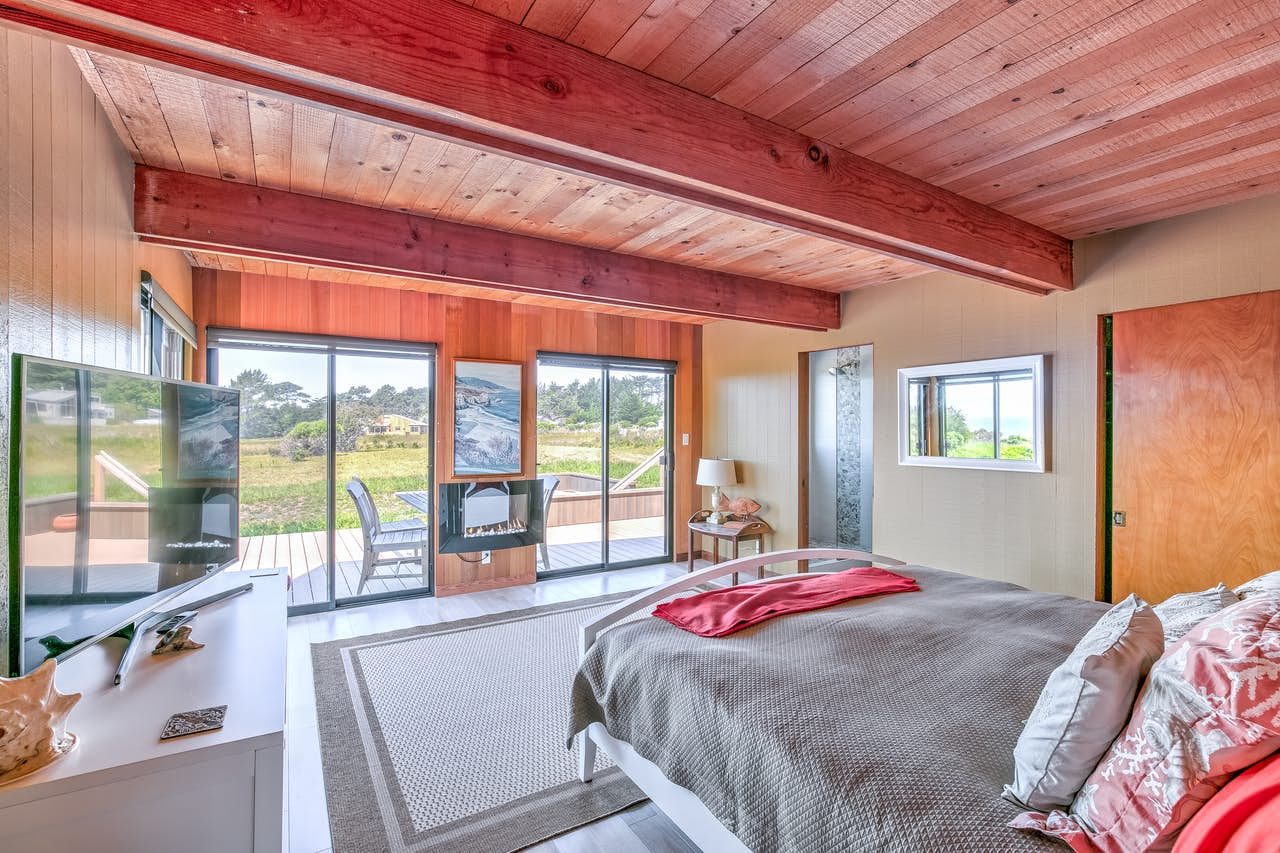 Master bedroom: California King bed with TV, en suite bathroom and patio access