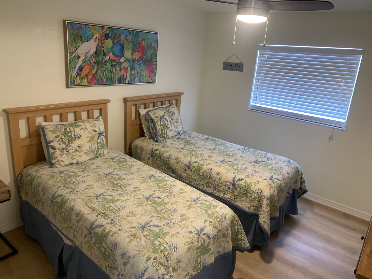 2nd bedroom: Twin beds, great for kids