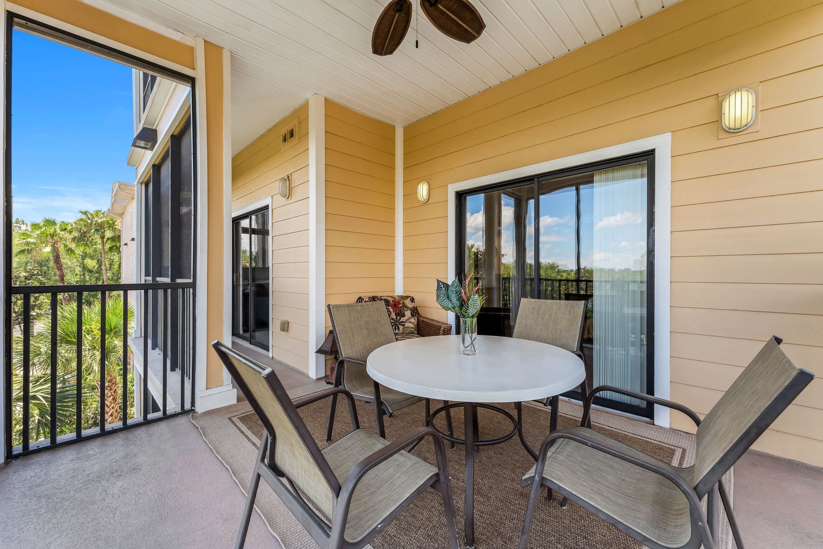 Balcony with outdoor seating