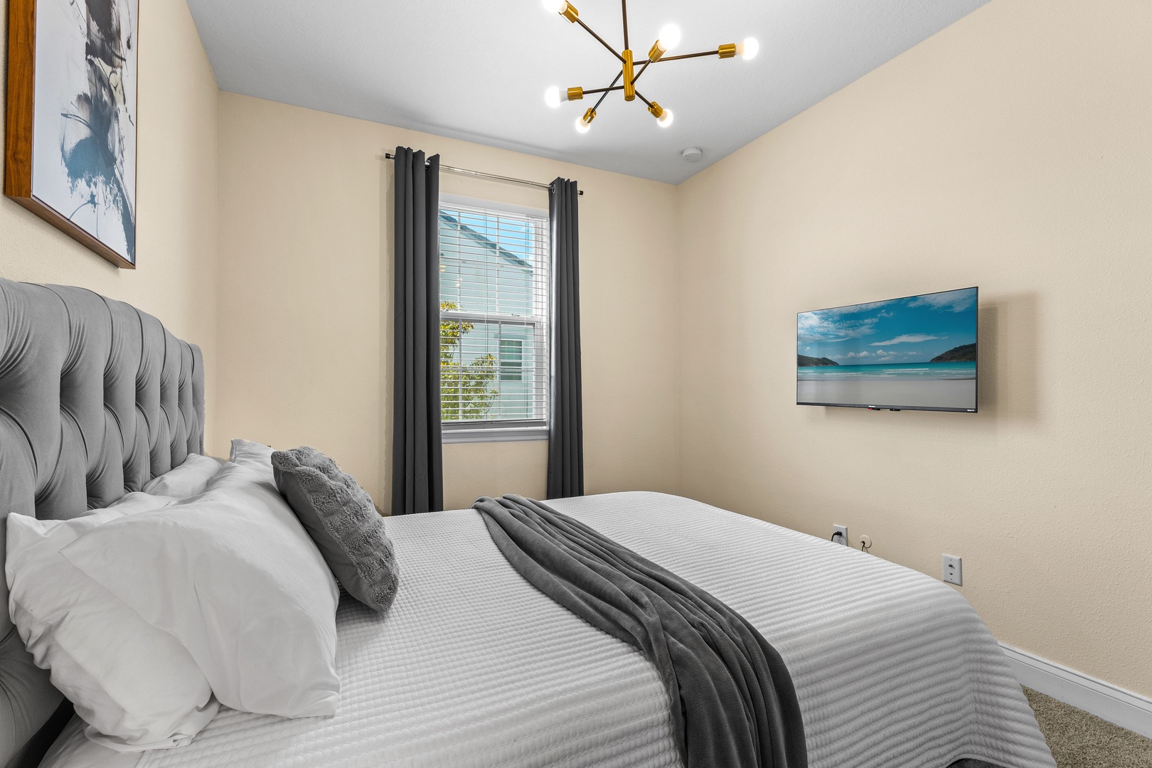 Bedroom 3 with queen bed, Smart TV