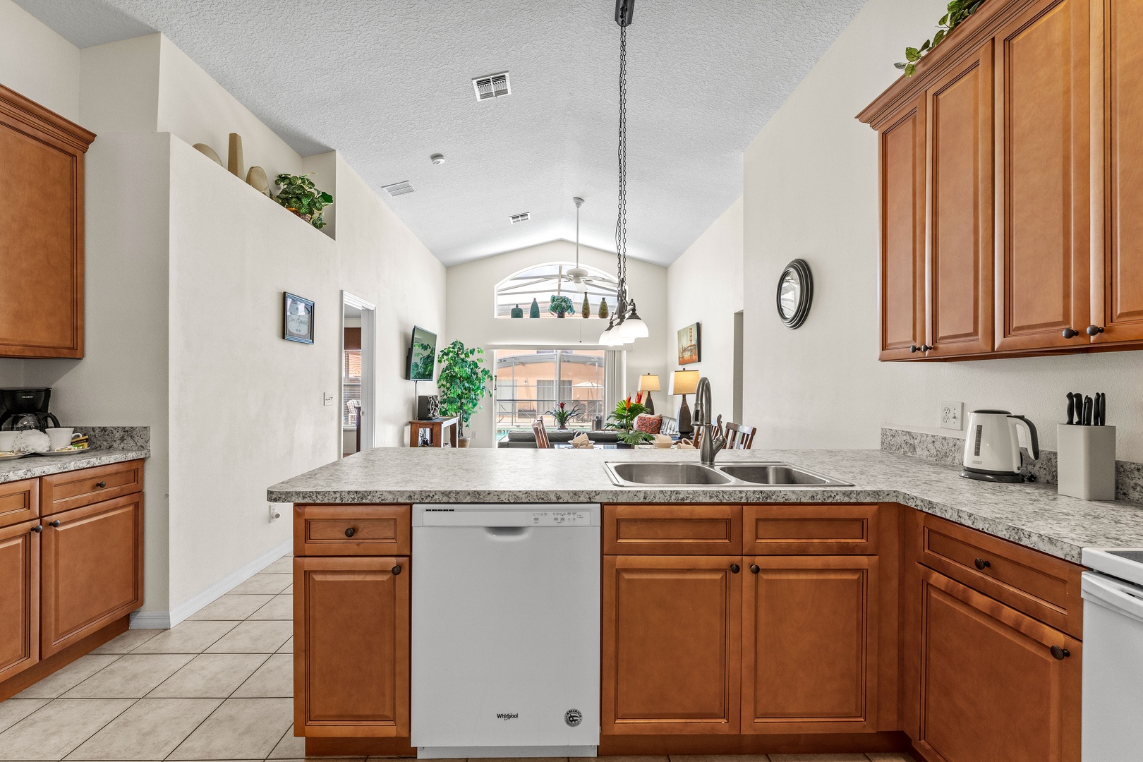 Fully furnished and equipped kitchen