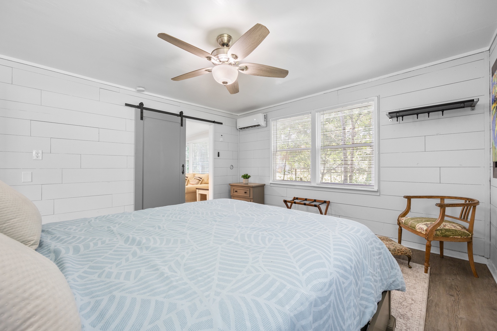 Bedroom with queen bed, and ensuite