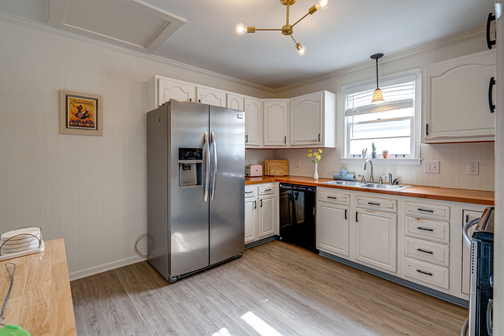 Kitchen with all your basics