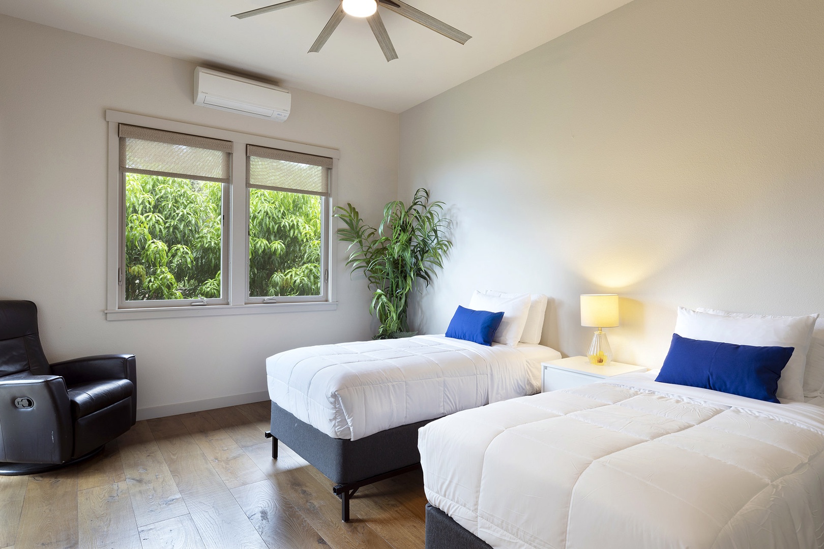 Bedroom 3 with 2 Twin beds, lanai access, and private ensuite