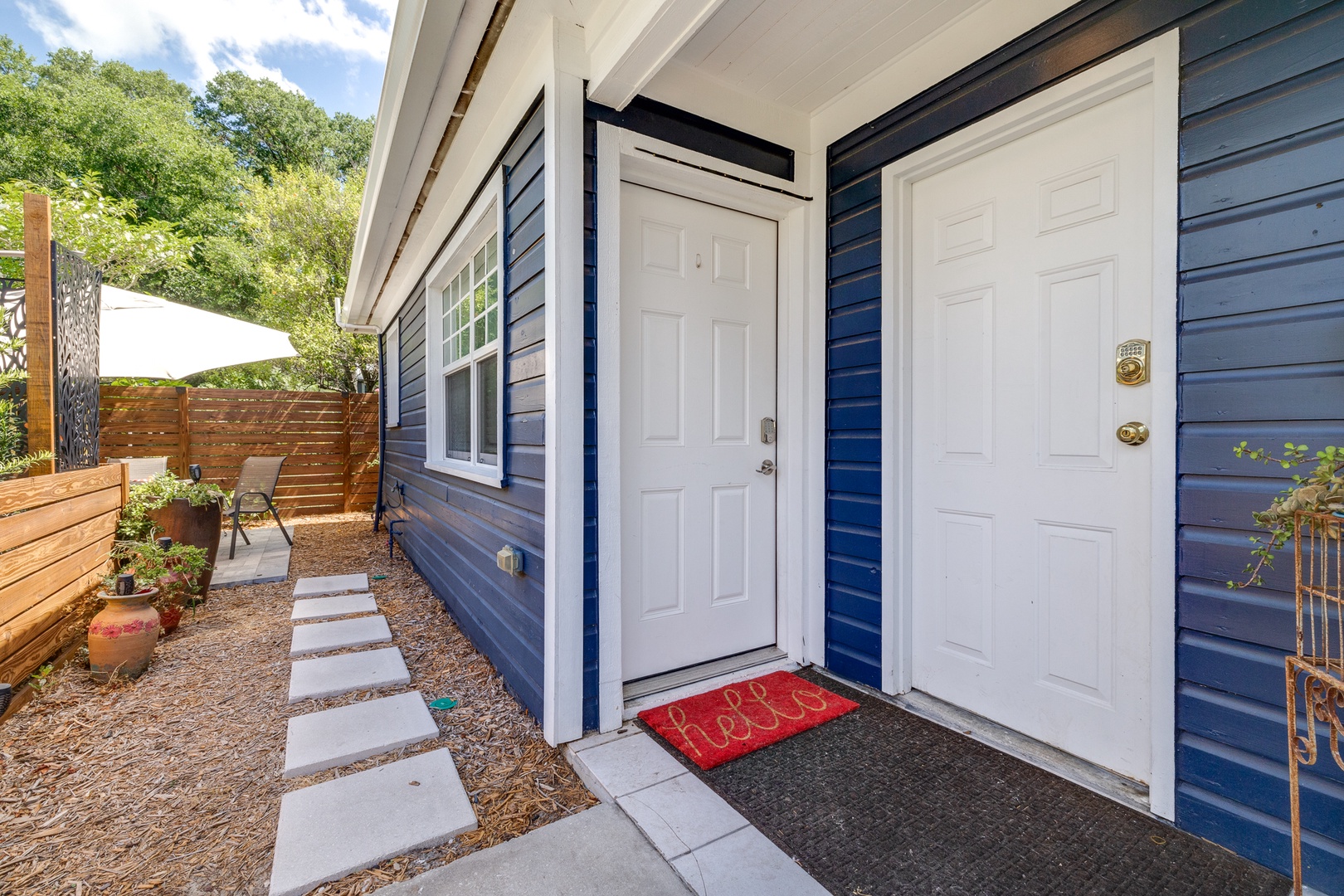 Deja Blue Garden House