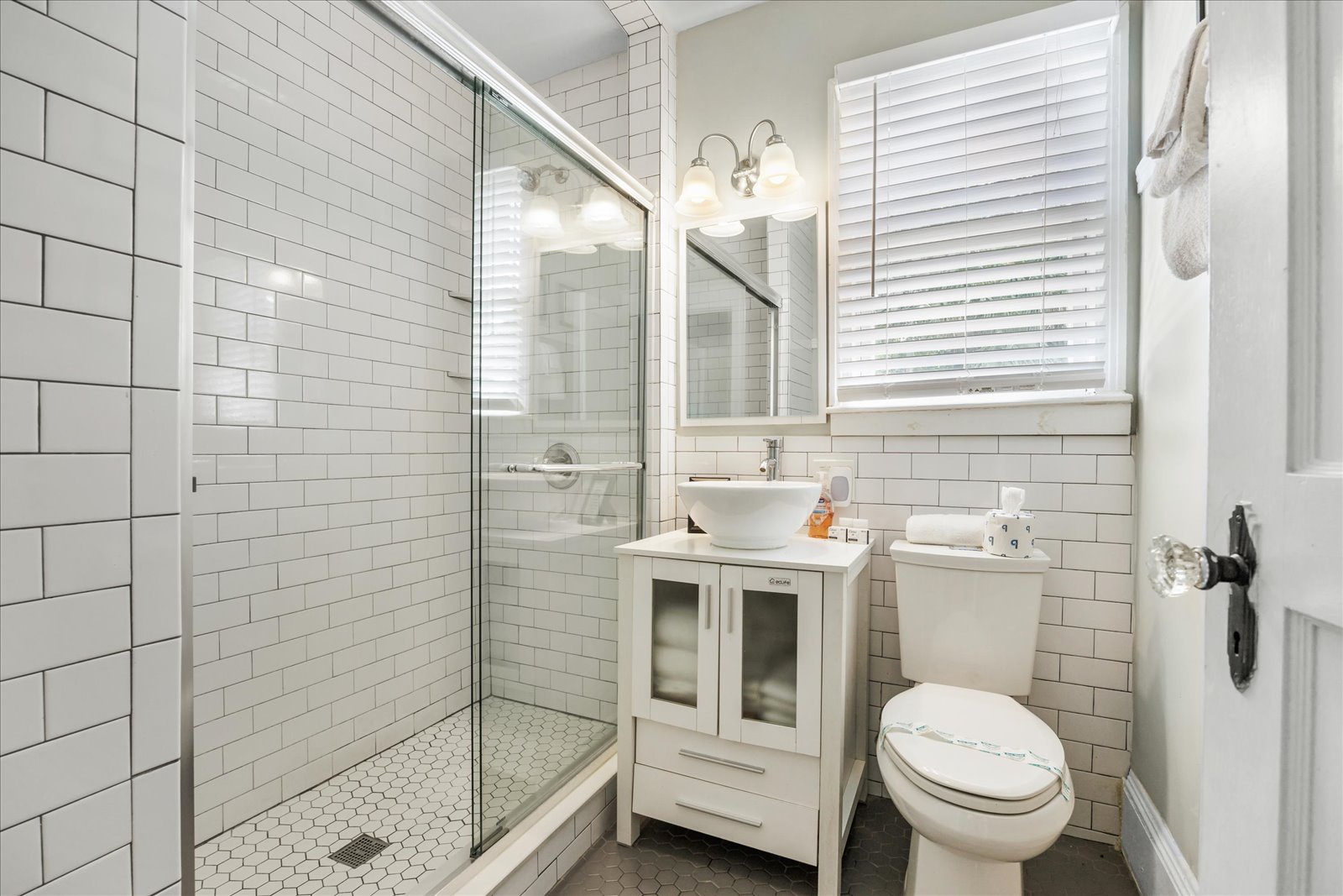 Unit B – The full bathroom offers a chic single vanity & glass shower