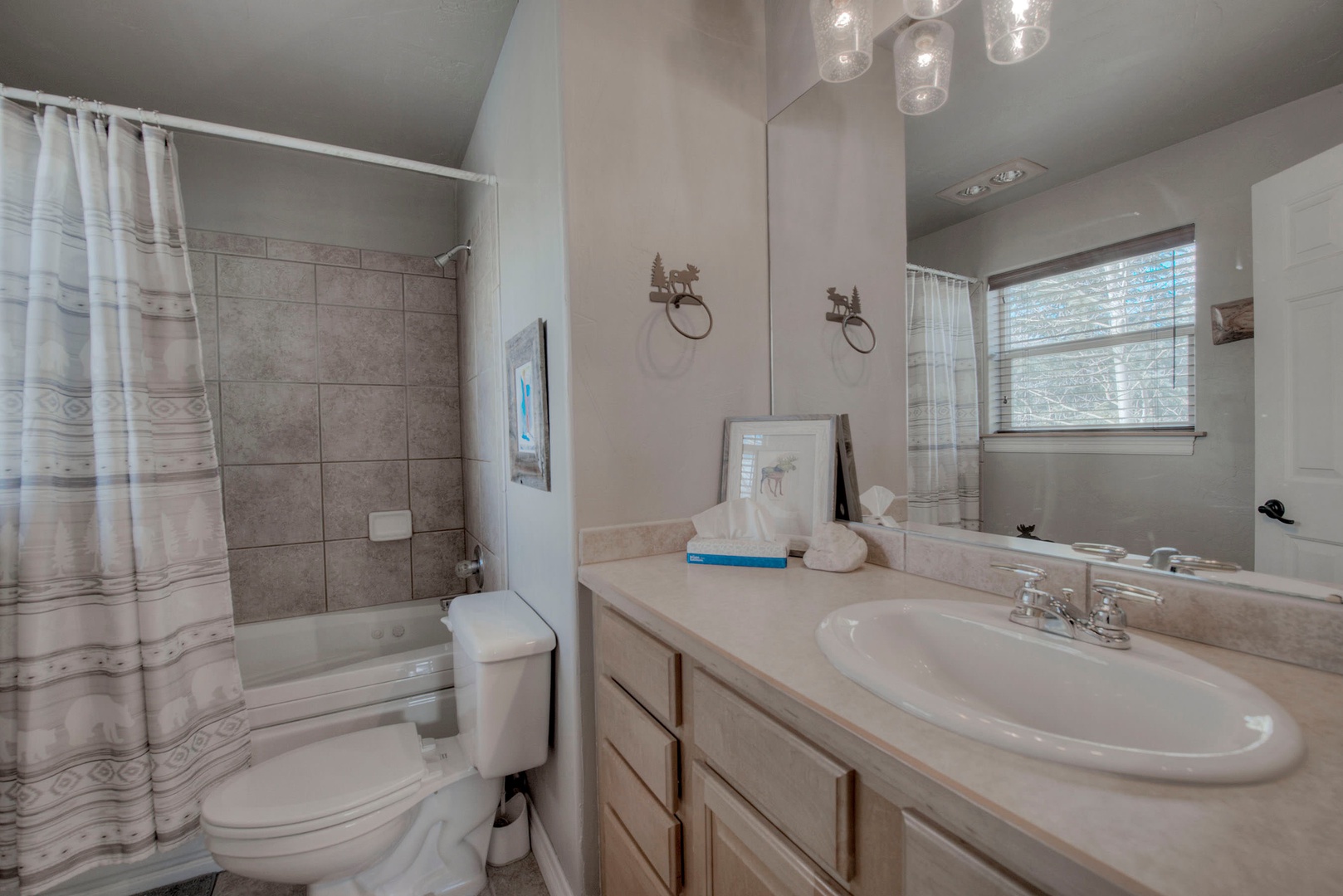 Bedroom 2 en suite with tub/shower combo