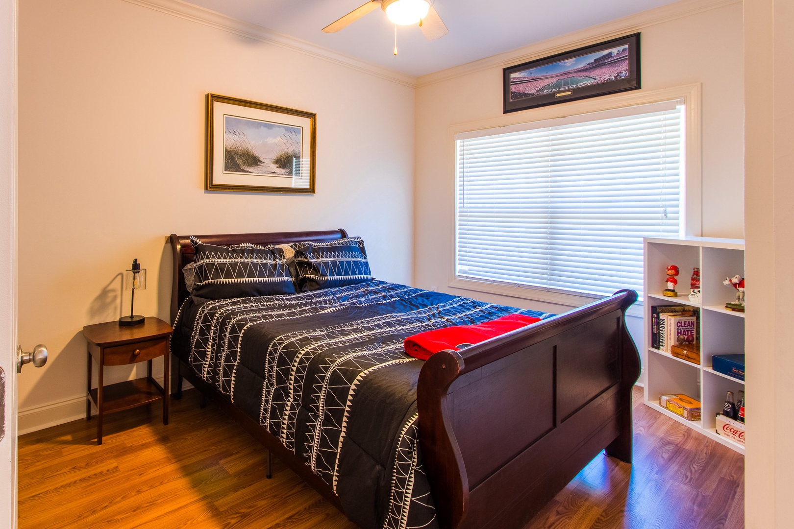 Bedroom 2 with Queen bed and shared en-suite