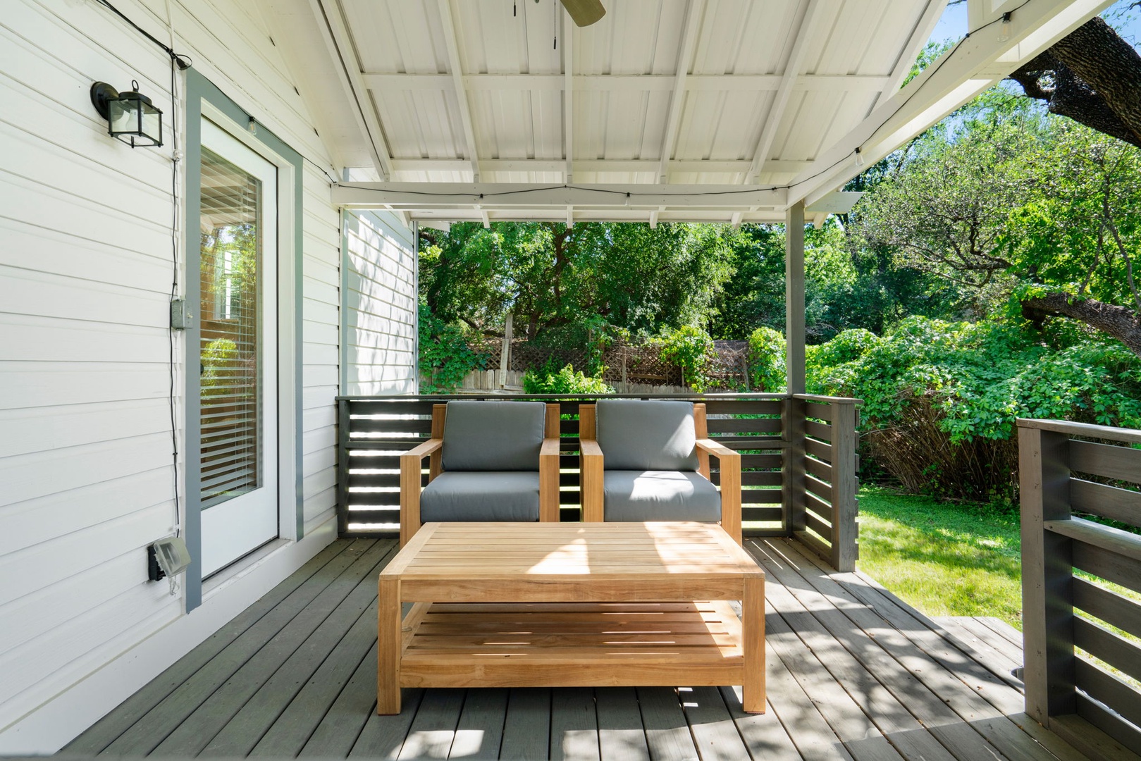 Unwind in the fresh air on the Studio’s shaded patio