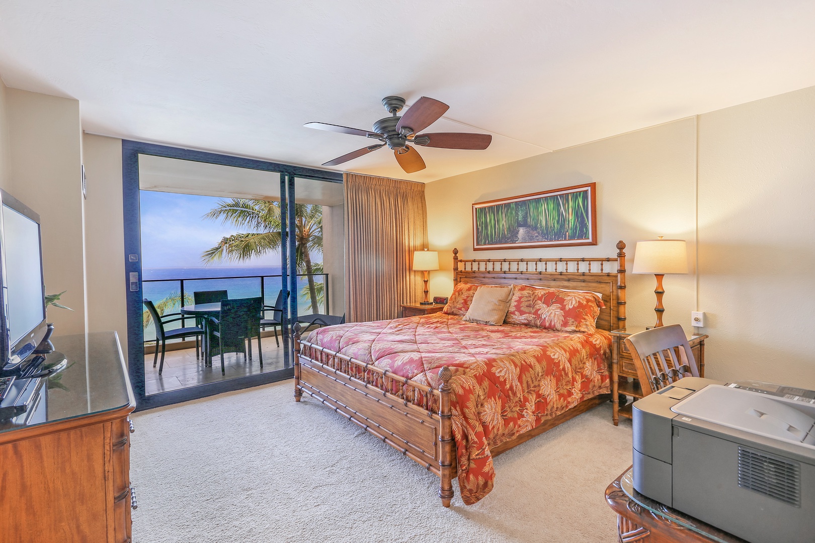 Bedroom with king bed, lanai access, and en-suite