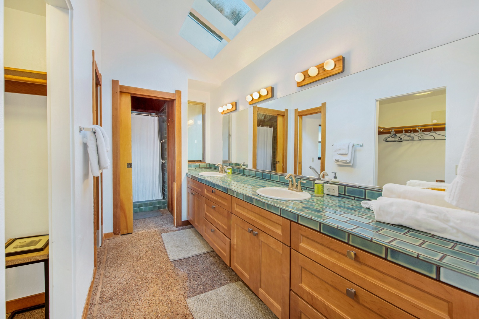 En suite master bathroom with dual sinks