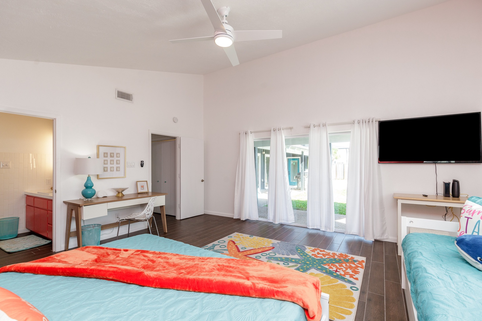 The primary suite includes a king & twin bed, private en suite, & Smart TV