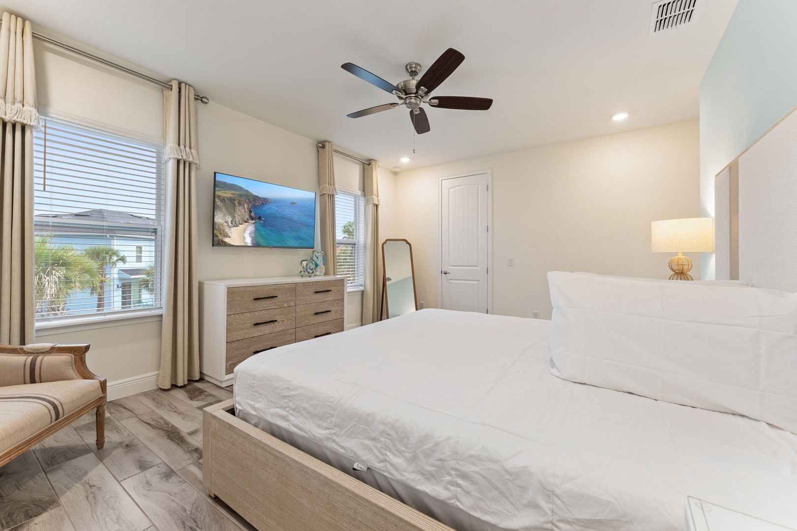 The king suite boasts a private ensuite, Smart TV, & ceiling fan