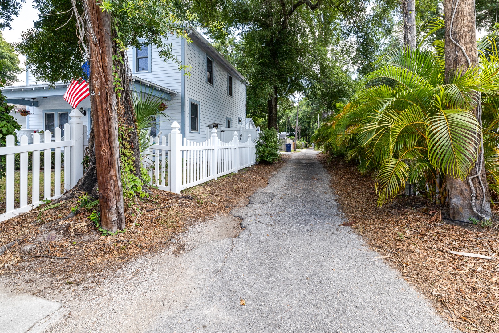 unnamed alley entrance