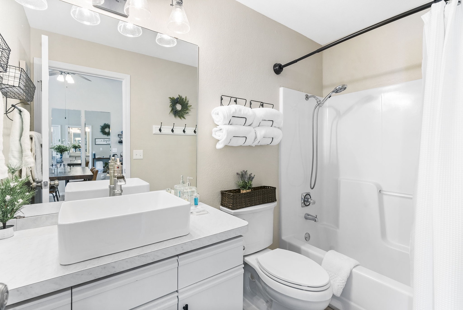 Bathroom with shower/tub combo