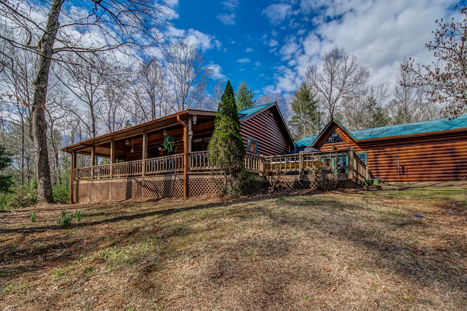 An exceptional stay awaits in this spacious Blueridge Cabin surrounded by nature with covered porch & Firepit