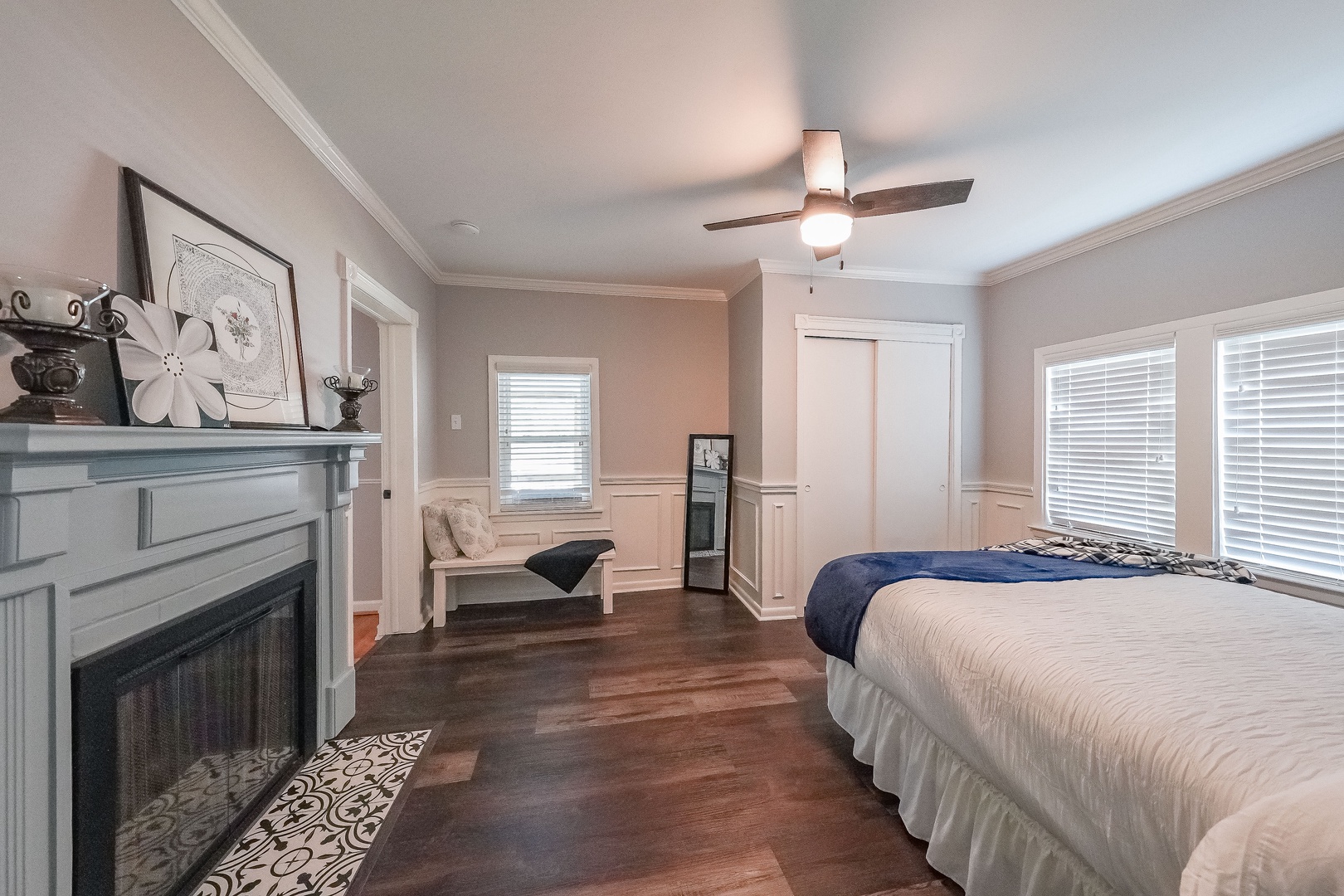 Bedroom 1 with queen bed, Smart TV, and ensuite