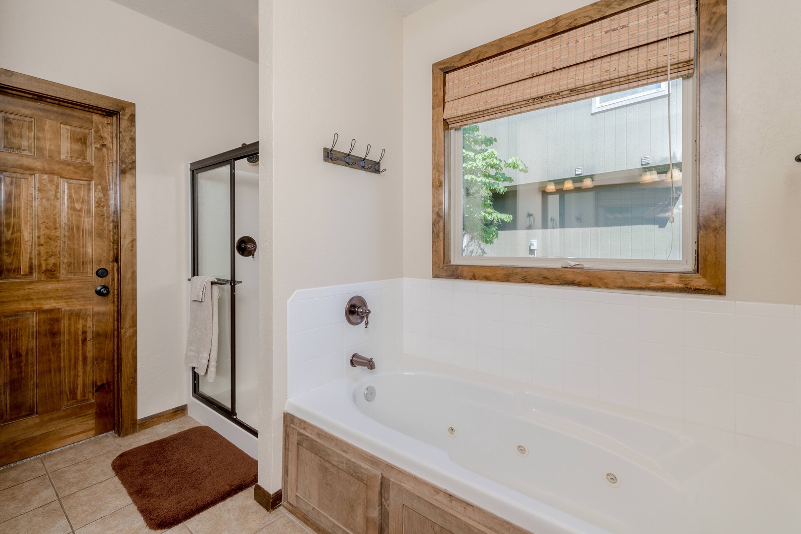Private en-suite with separate shower and tub