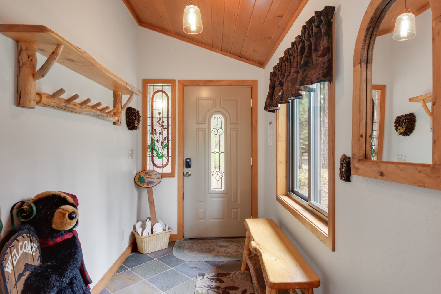 Door from mudroom to exterior