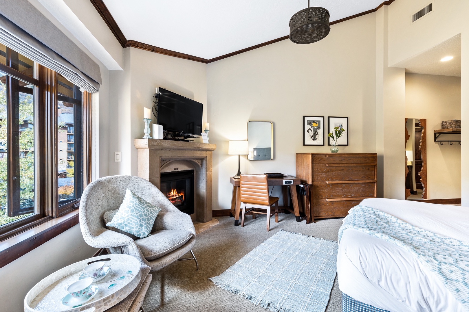 King Bed | Fireplace | Desk | Kitchenette | En-Suite