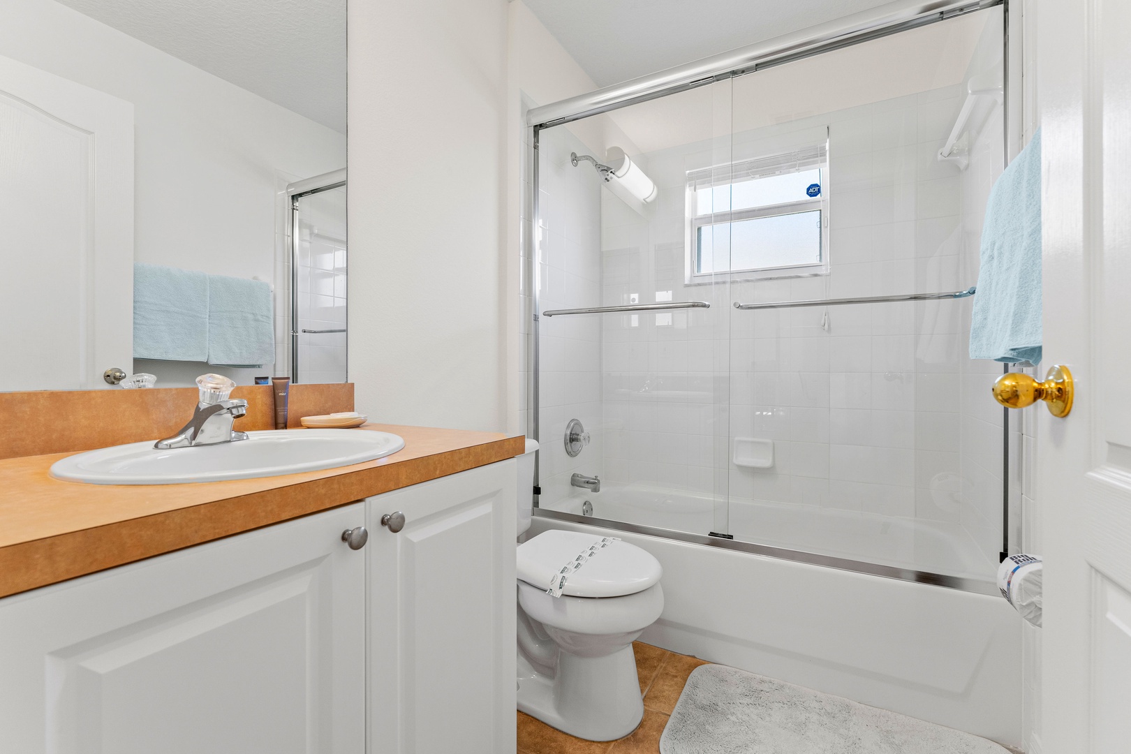 Shared bathroom with shower/tub combo