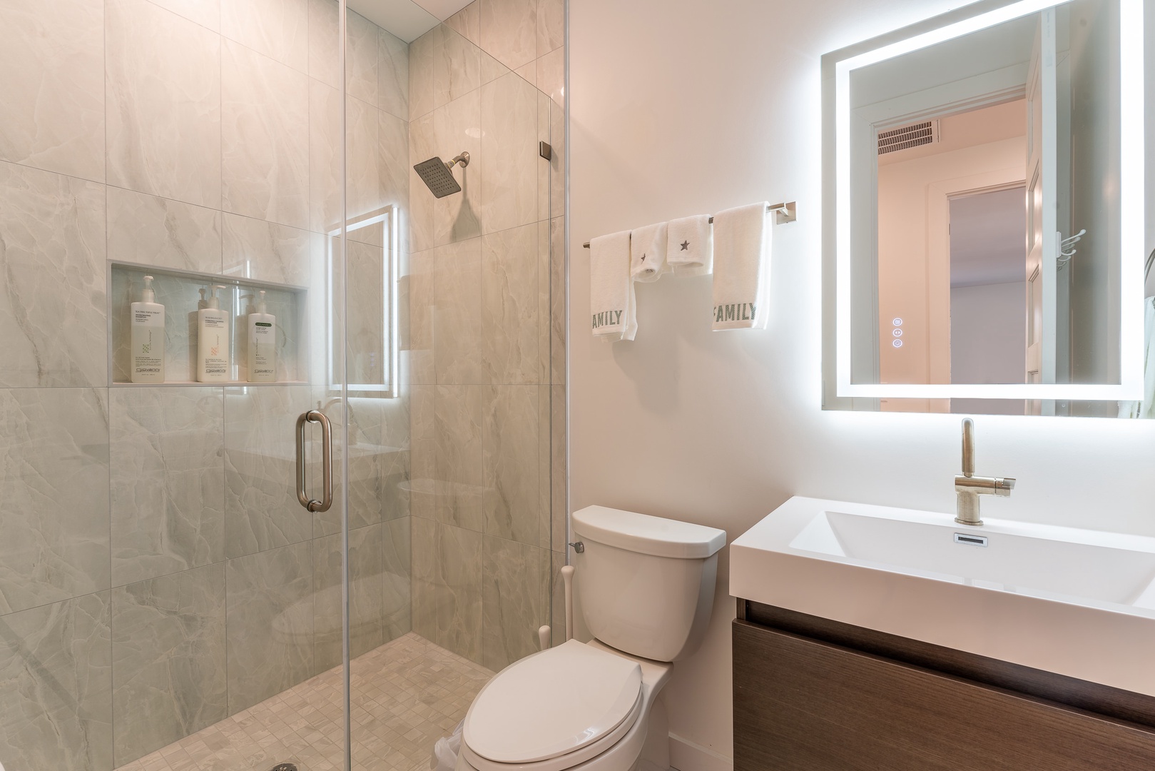Bathroom #5 with Shower/Tub Combo