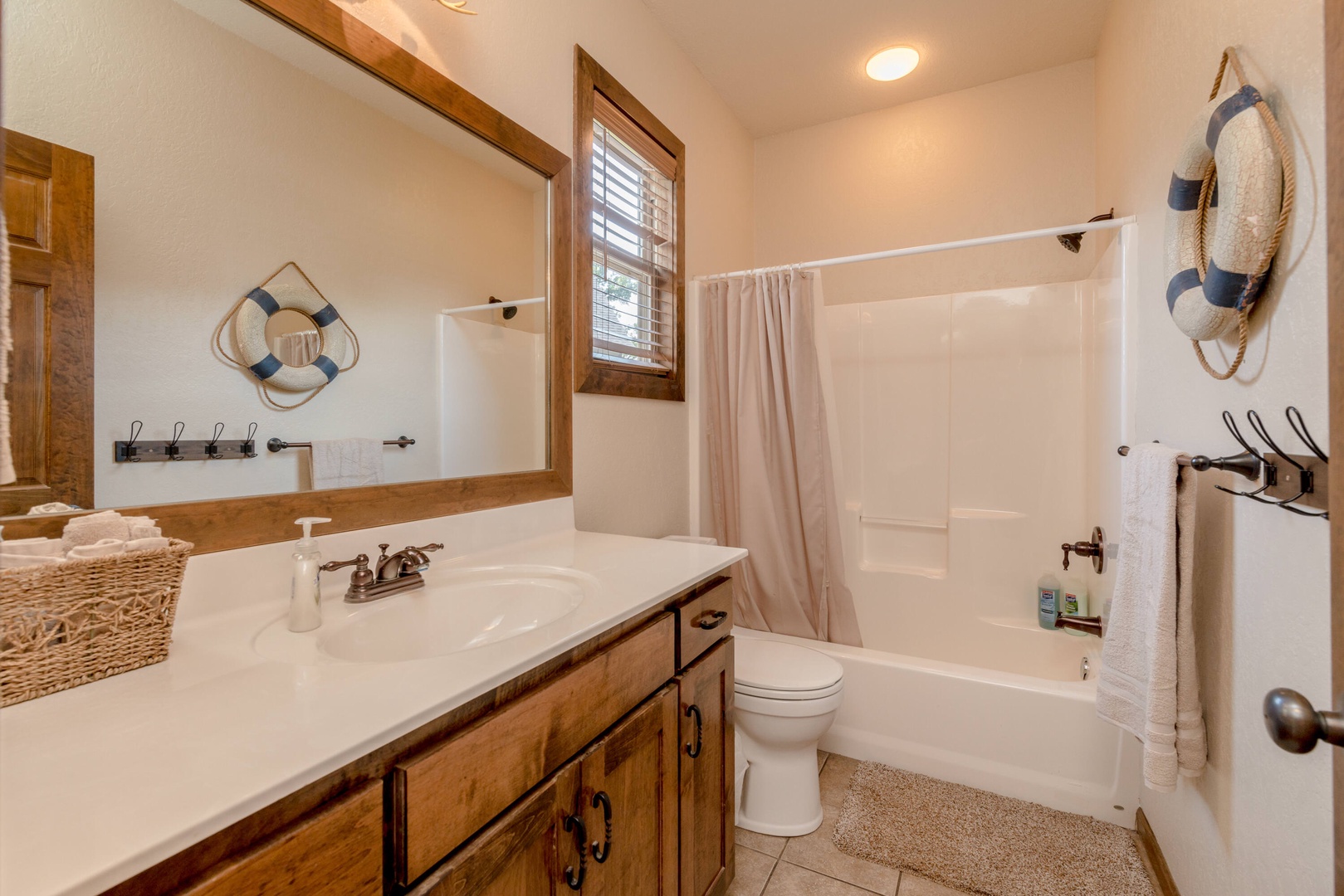 Shared bathroom with shower/tub combo (first floor)