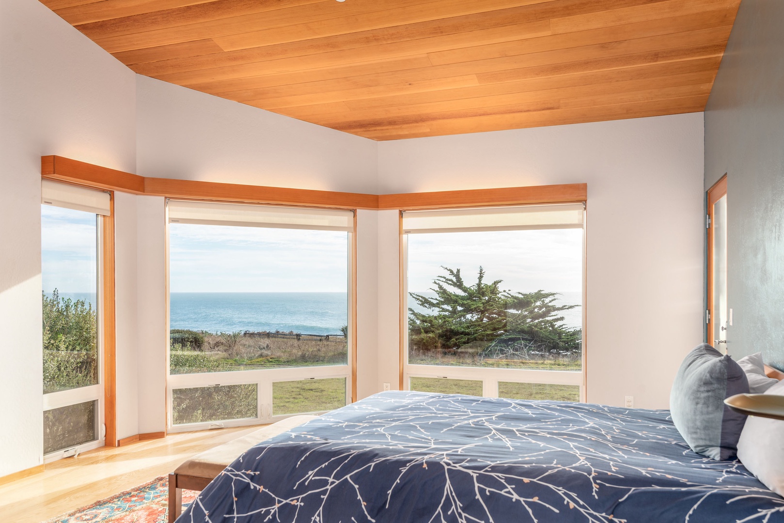 Master bedroom: Queen bed w/ ocean views