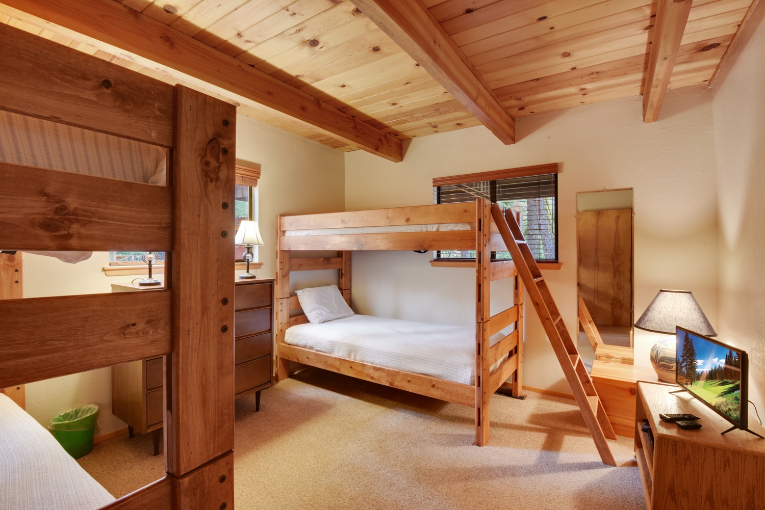 Bedroom 3 with 2 Twin/Twin bunkbeds and TV
