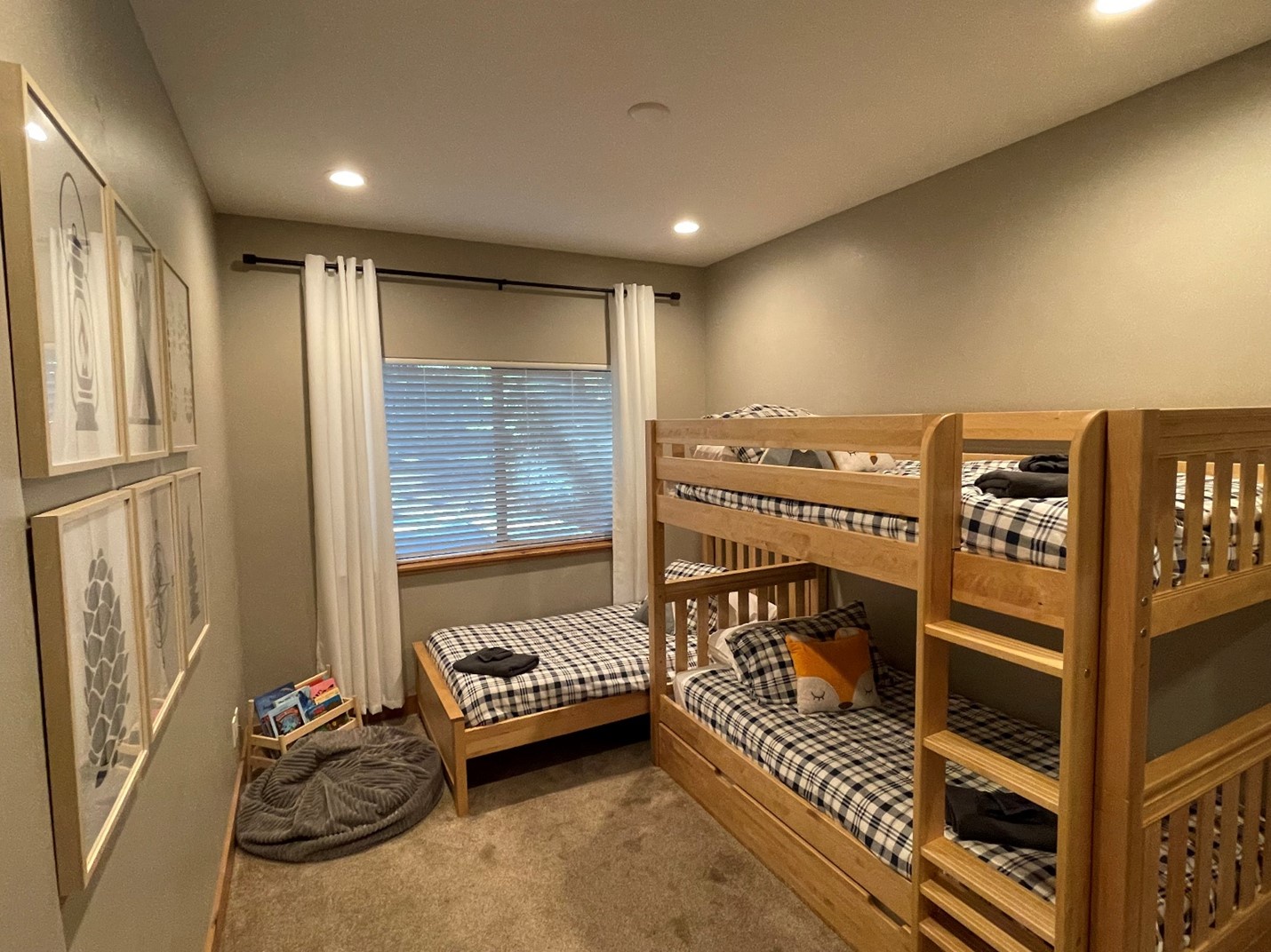 5th bedroom: Twin bunk beds, w/ trundle and separate twin bed great for kids