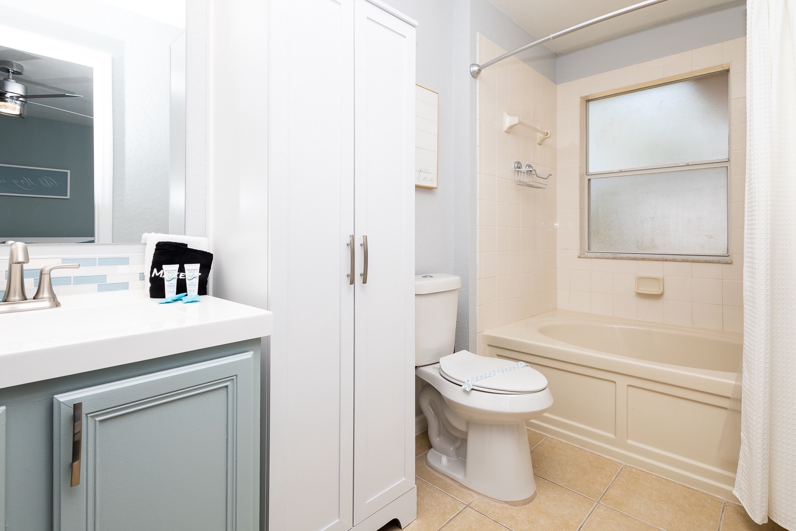 This ensuite bathroom features a single vanity & shower/tub combo