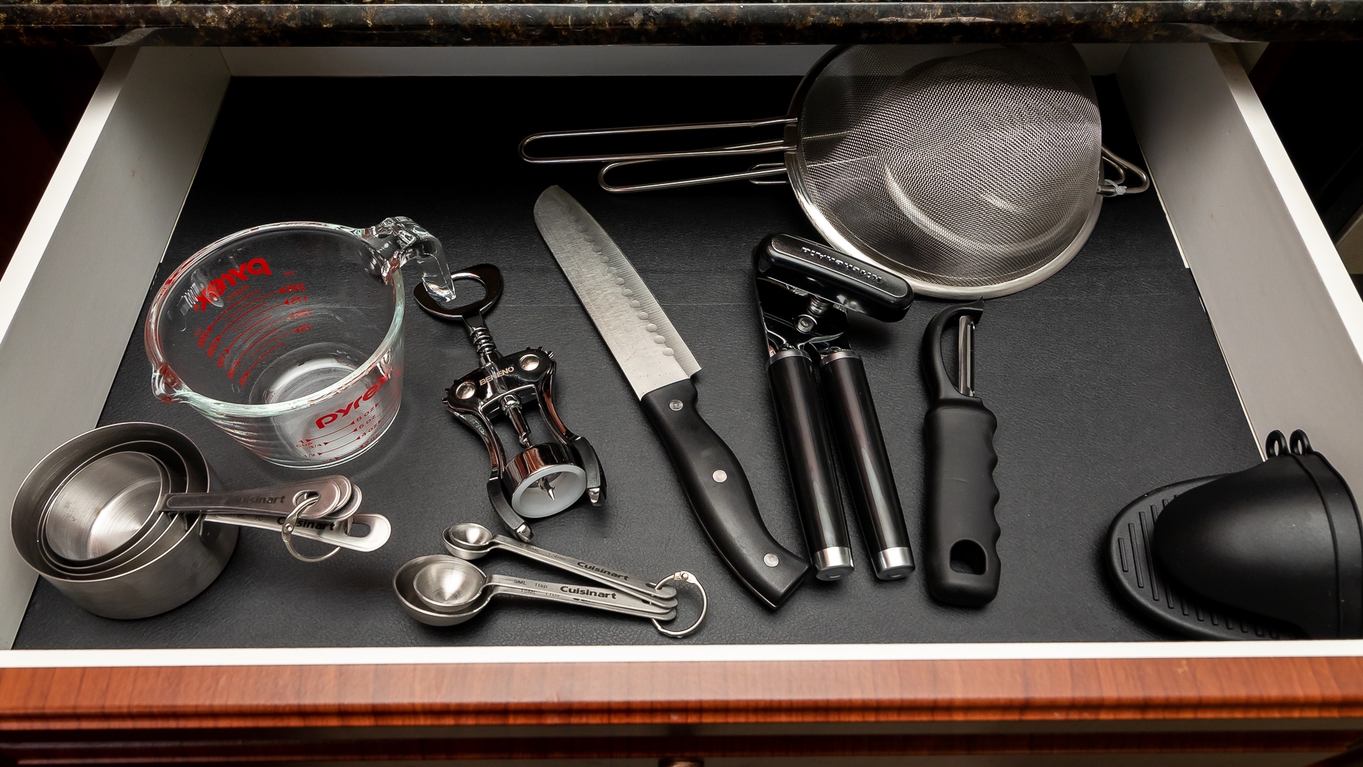 Kitchen amenities