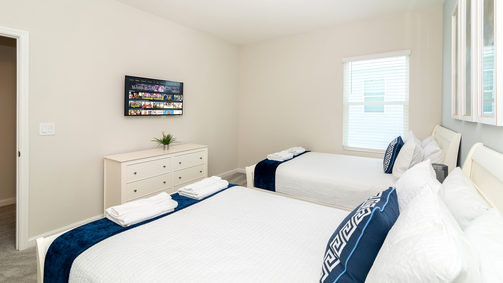 Bedroom #7 with Queen Beds
