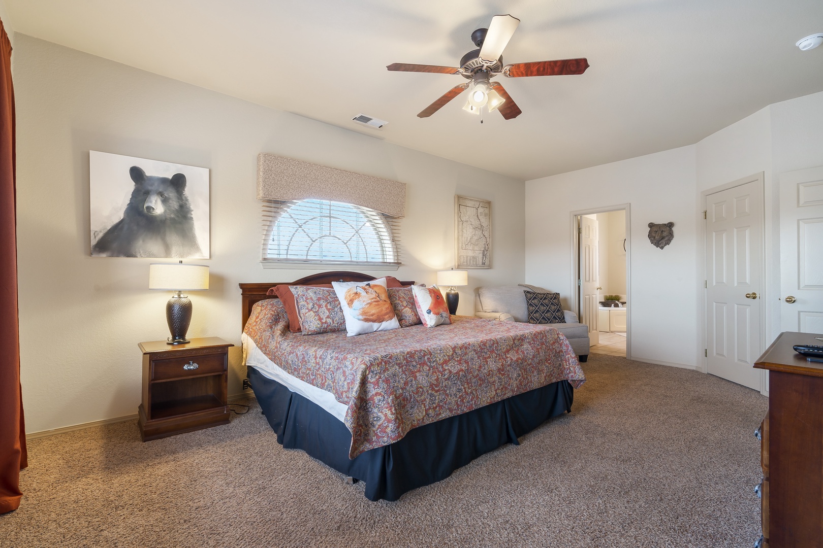 Bedroom 3 with King bed, Smart TV, and en-suite