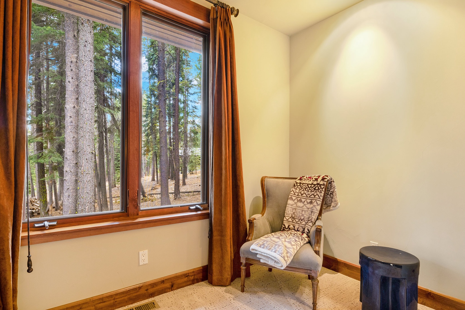 Bedroom 1 with Cal-King bed, loft, Smart TV, balcony, and ensuite