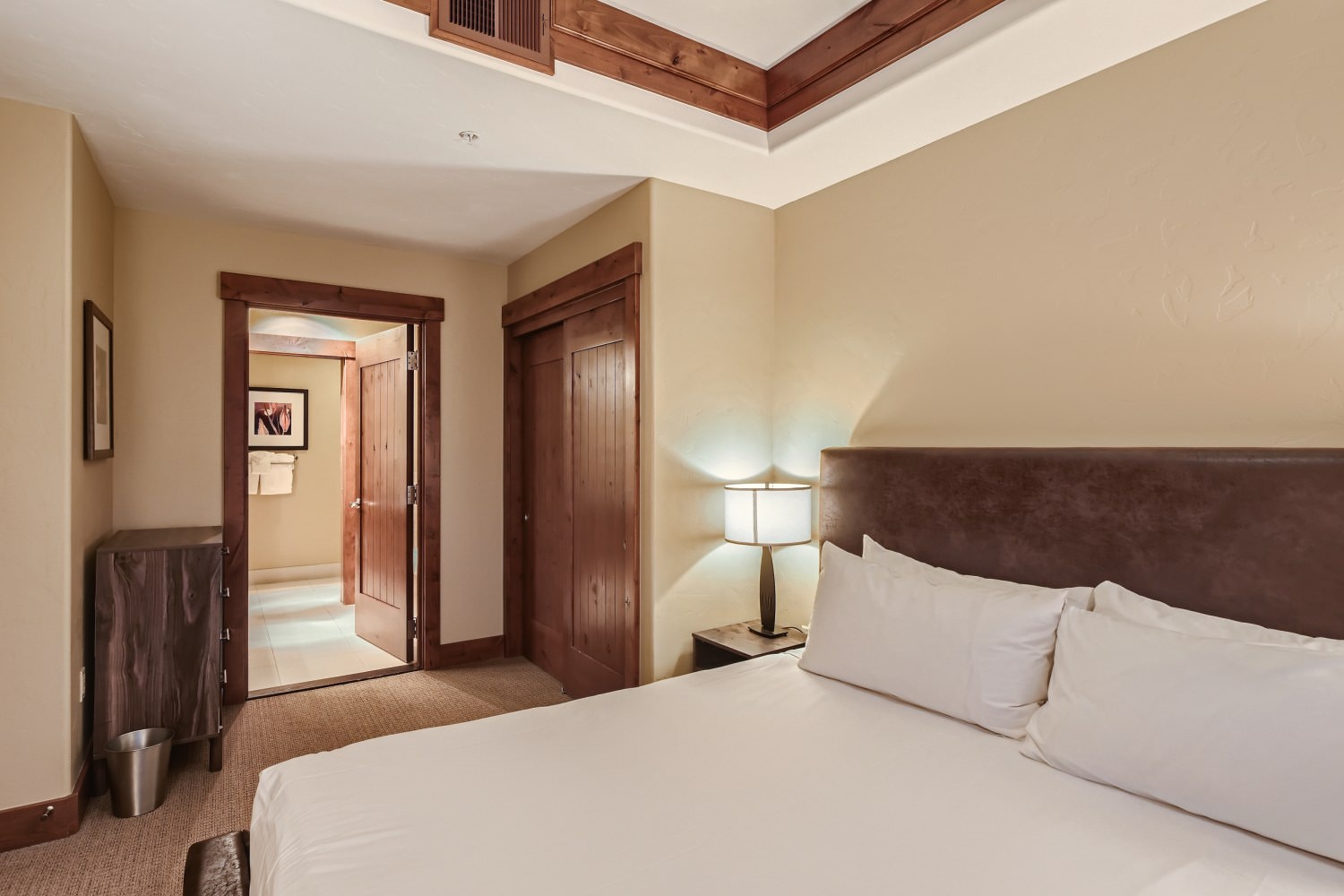 Bedroom King Bed with En-Suite