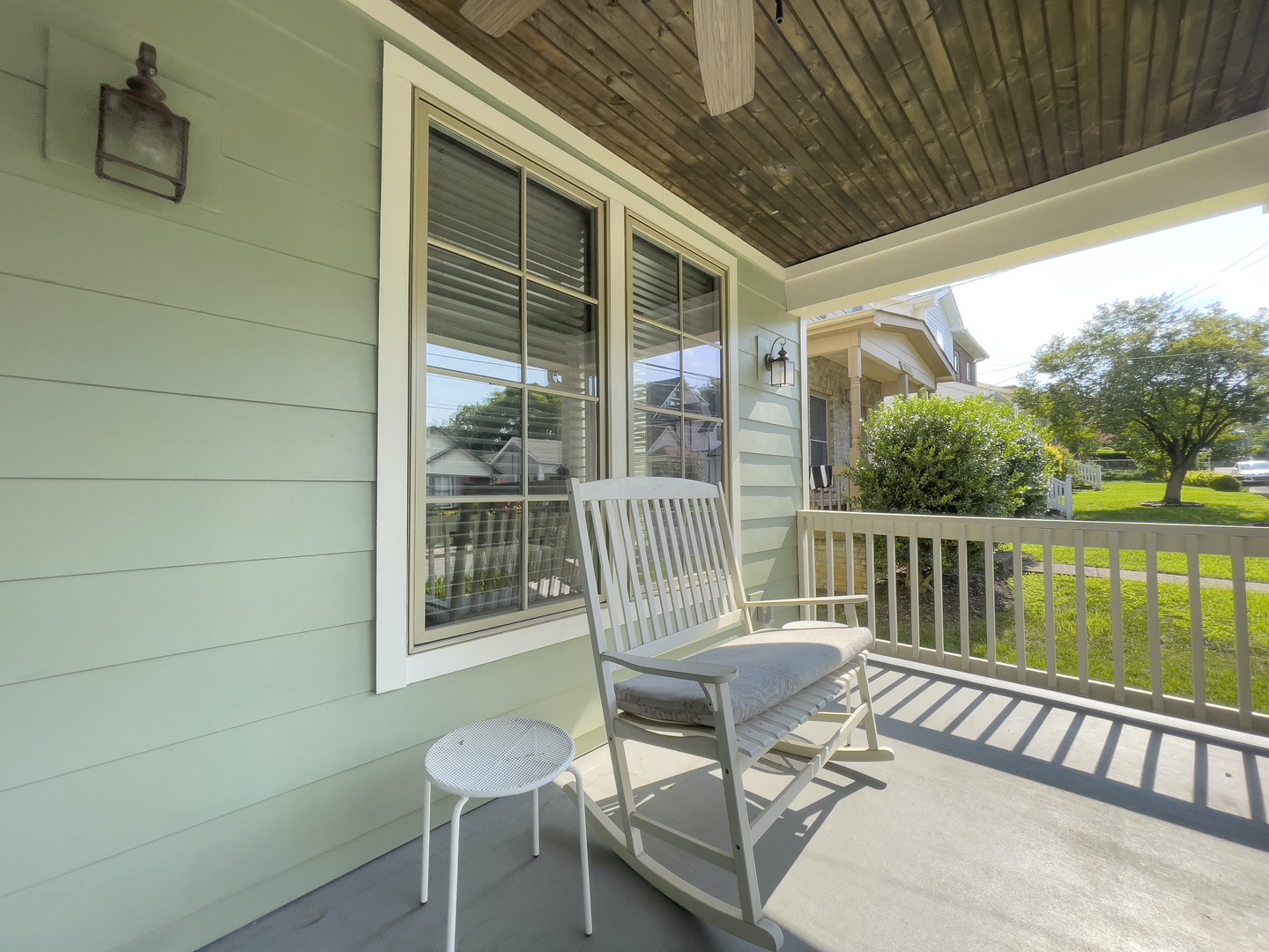 Entryway front porch