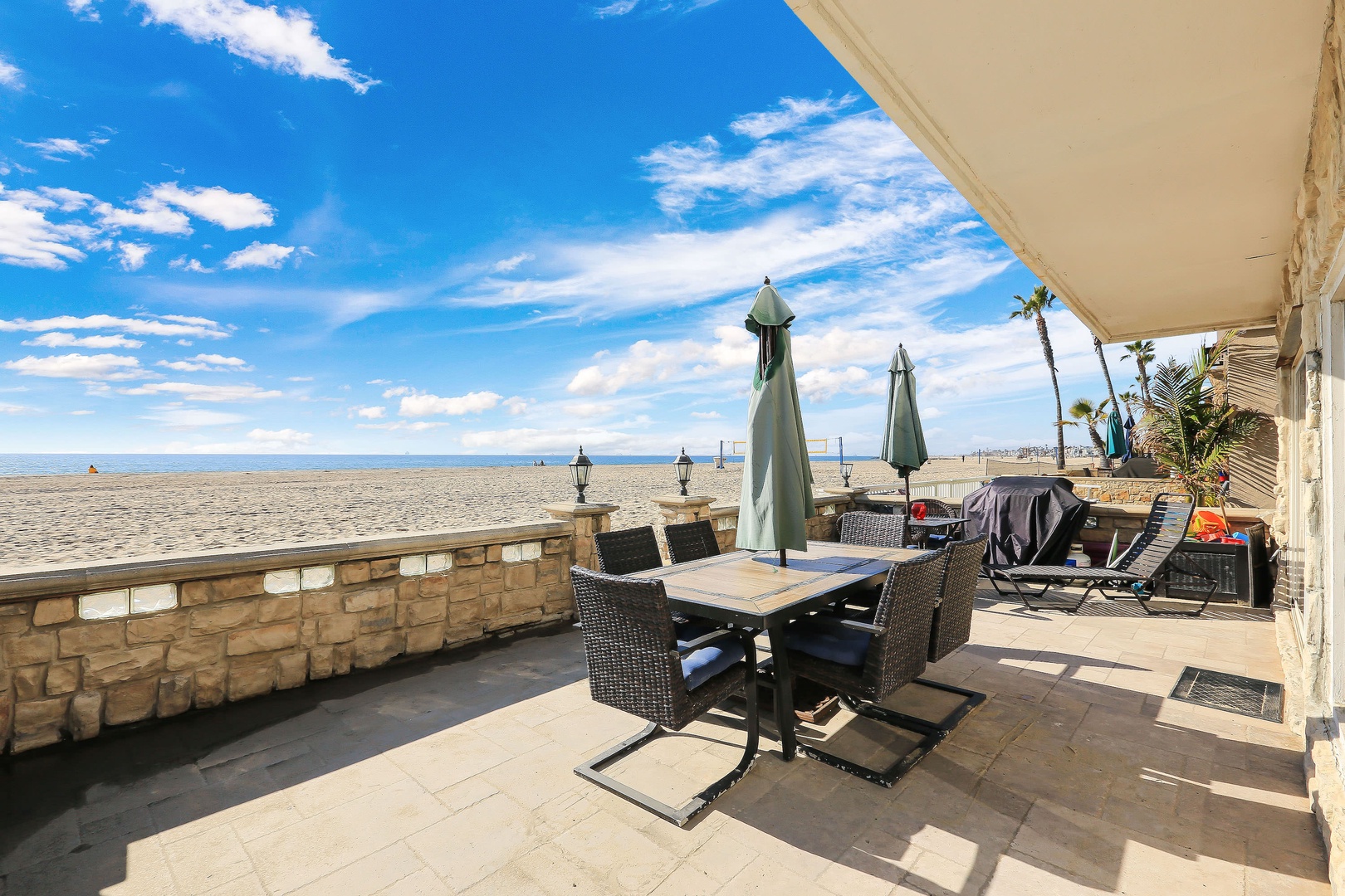 Beachfront patio, take a few steps to the water!