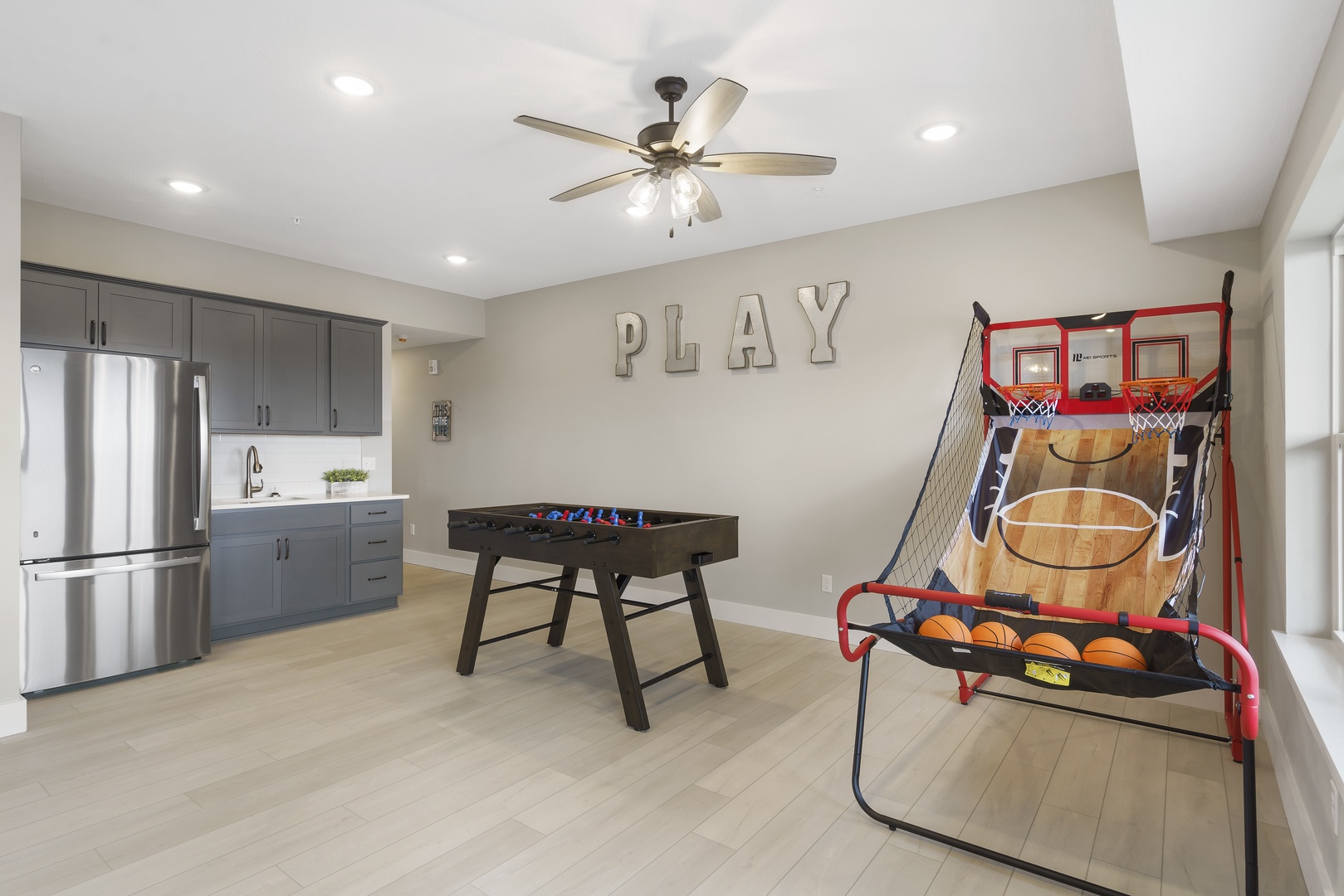 Downstairs living area/game room with kitchenette