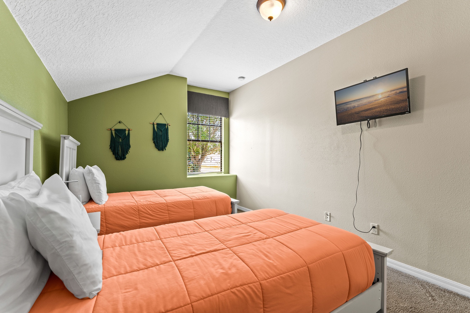 2nd floor serene retreat with two twin beds and thoughtful touches