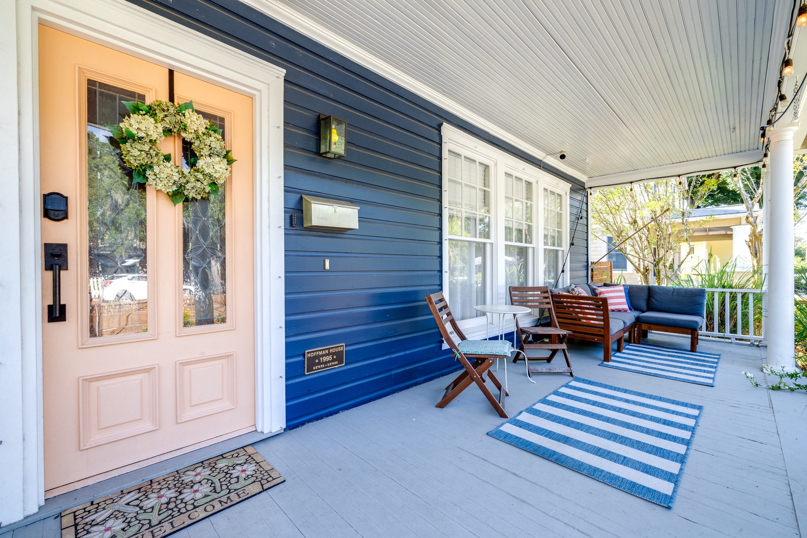 Deja Blue Villa - Front exterior entrance with outdoor seating