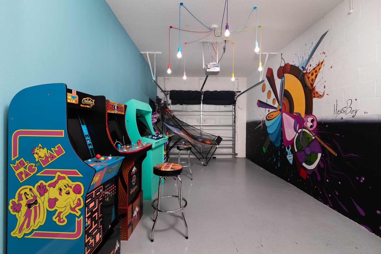 Full arcade area - unlimited free play!