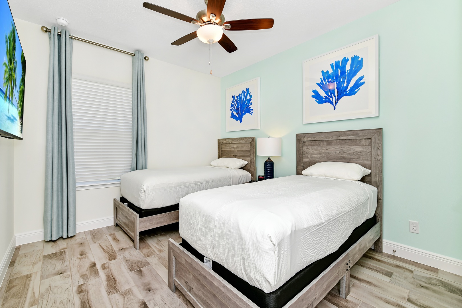 Coastal 2nd Floor double twin bedroom with ceiling fan
