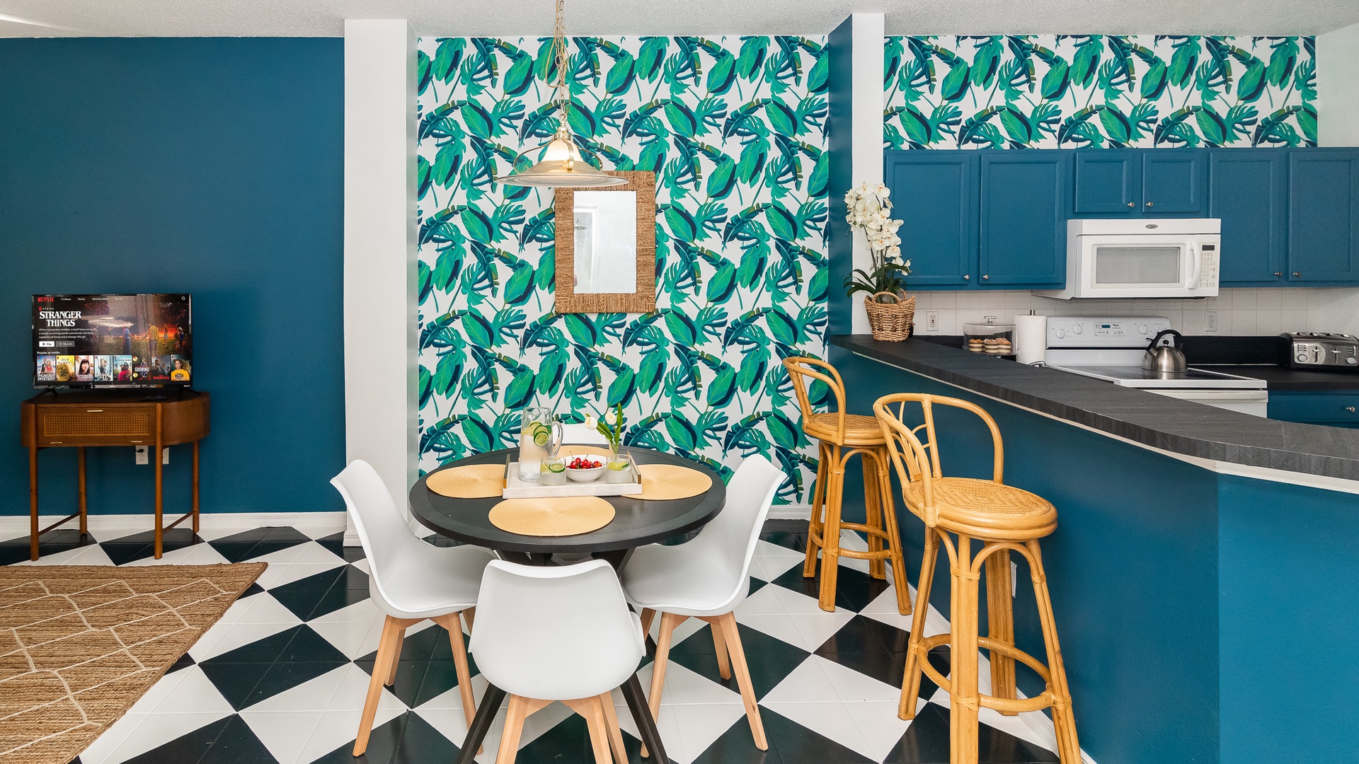 Dining room table fit for 4 with additional bar seating