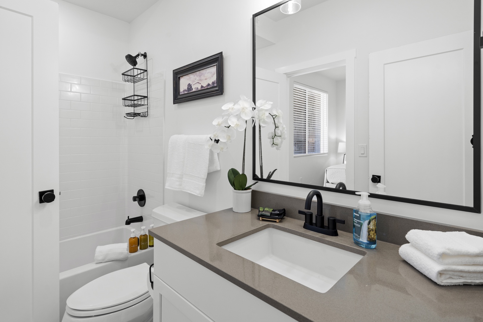 This Jack & Jill style ensuite includes a single vanity & shower/tub combo