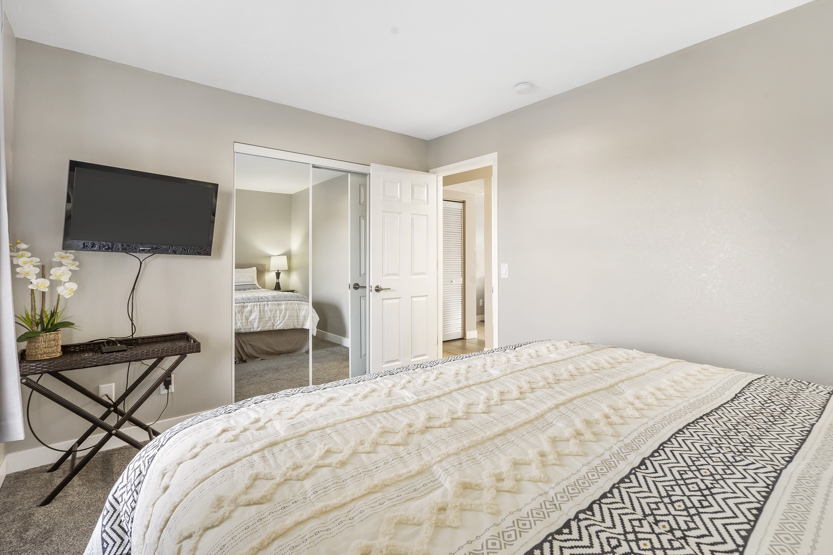 Bedroom with King bed, Smart TV, and en-suite