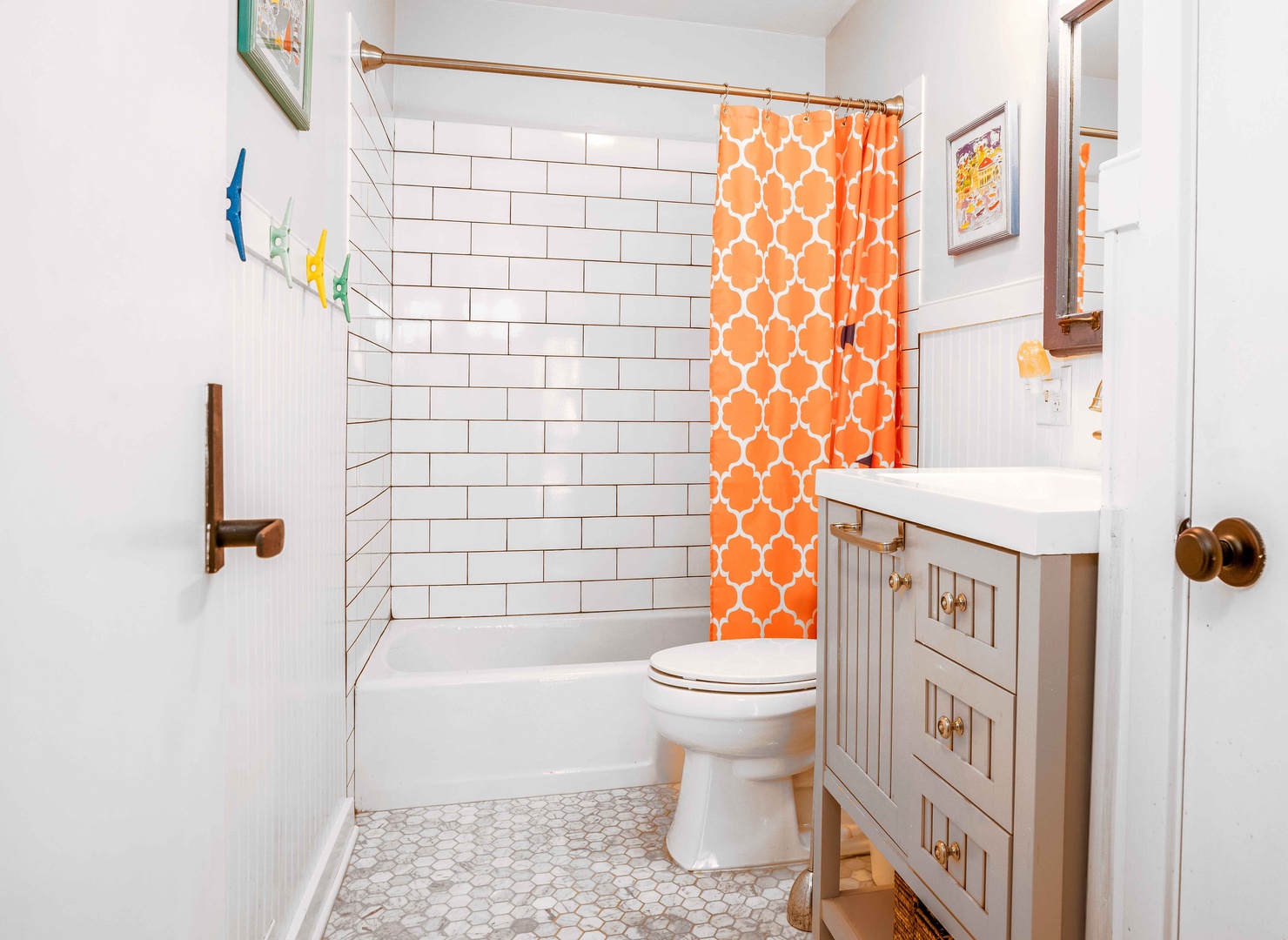 The full bath includes a chic vanity & shower/tub combo