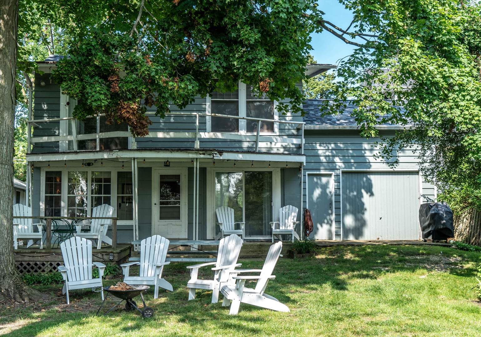 Unwind on the back deck & take in the gorgeous scenery